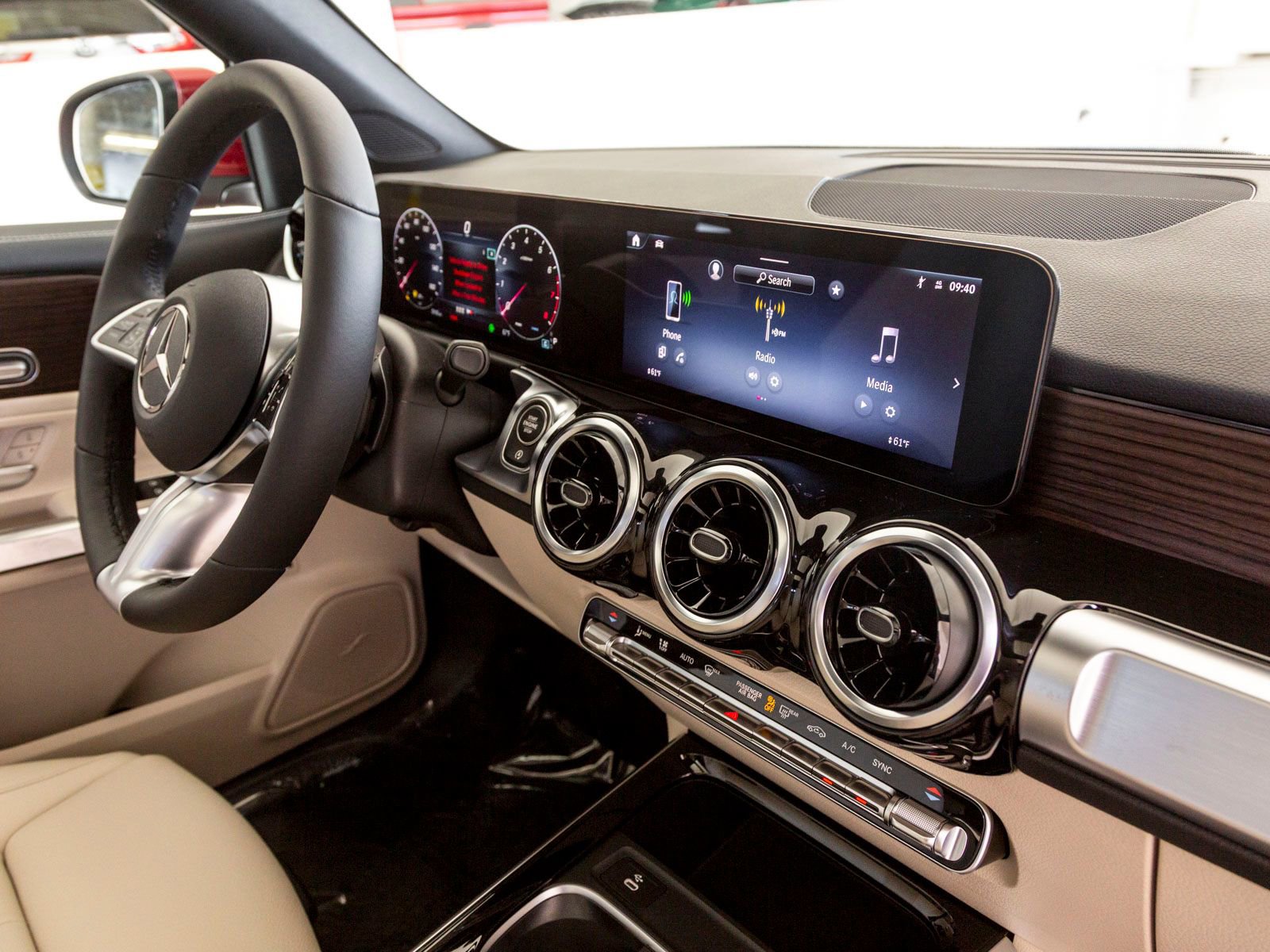 Used 2026 Mercedes-Benz GLB 250 image 30