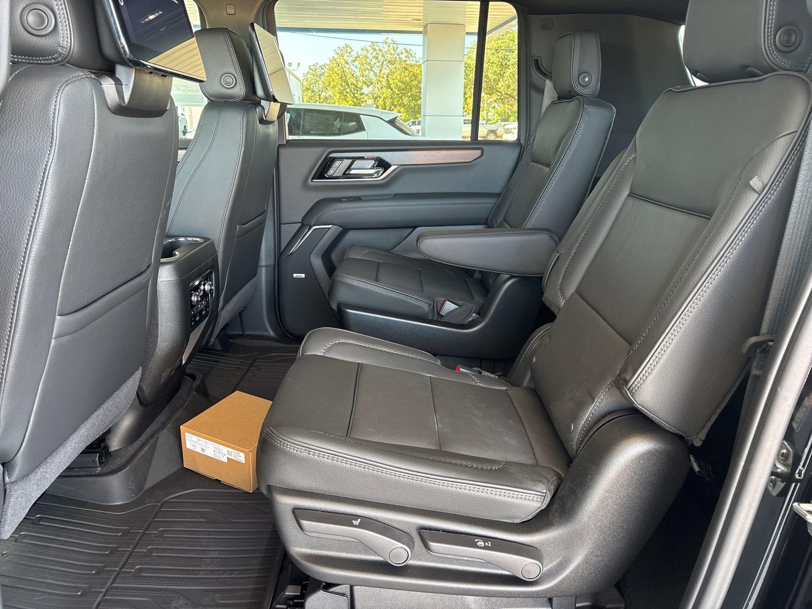 New 2026 GMC Yukon XL Denali w/ Denali Reserve Package image 15