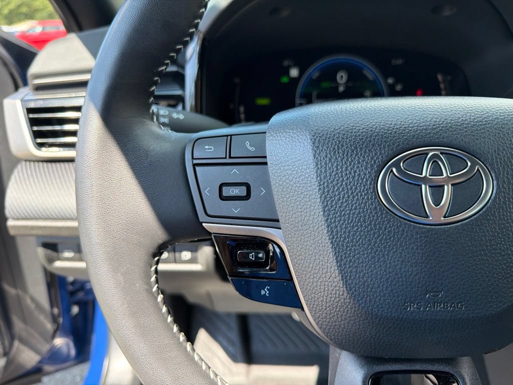 Used 2025 Toyota Camry SE w/ Convenience Package FWD image 16