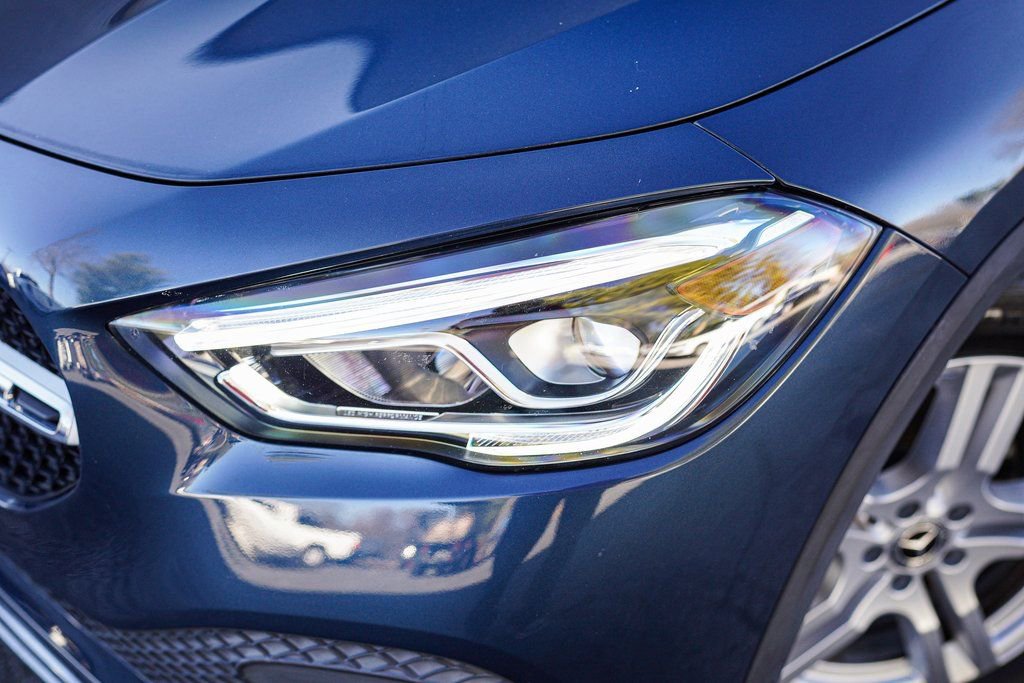 Used 2022 Mercedes-Benz GLA 250 4MATIC w/ Premium Package Lite image 3