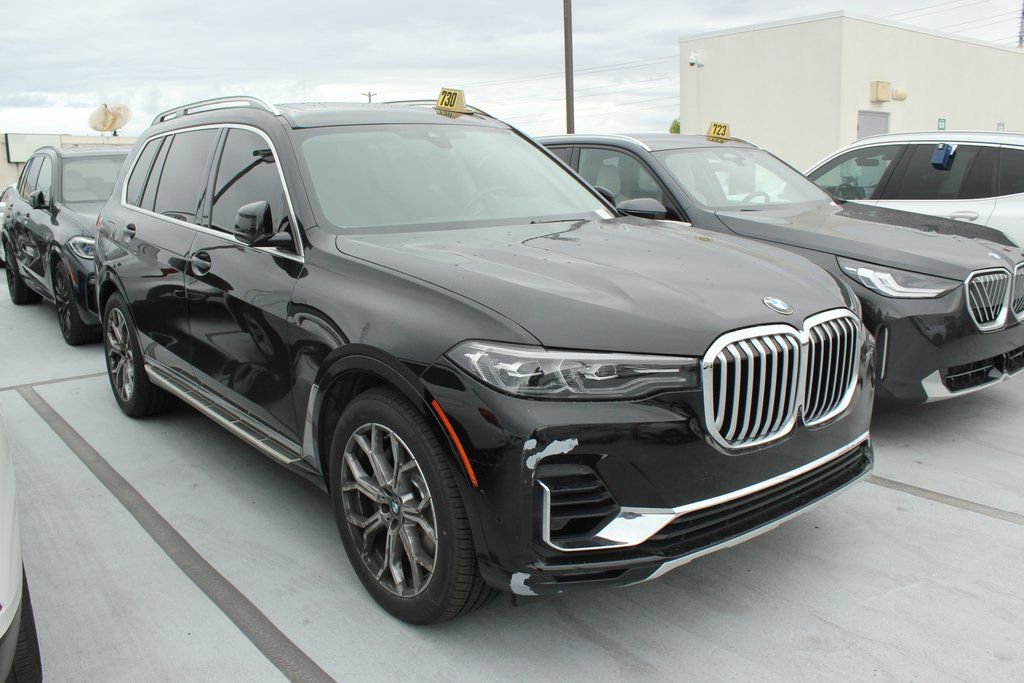 Used 2021 BMW X7 xDrive40i w/ Parking Assistance Package image 4