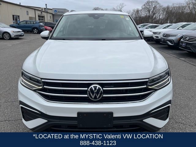 Certified 2023 Volkswagen Tiguan SE w/ Panoramic Sunroof Package AWD/4WD image 3