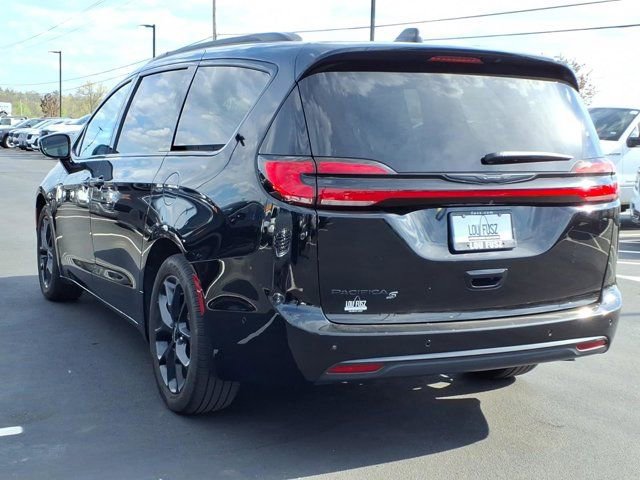Used 2024 Chrysler Pacifica Touring-L w/ S Appearance Package image 5