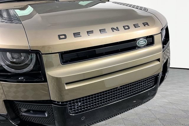 Used 2025 Land Rover Defender 110 X-Dynamic SE AWD/4WD image 30