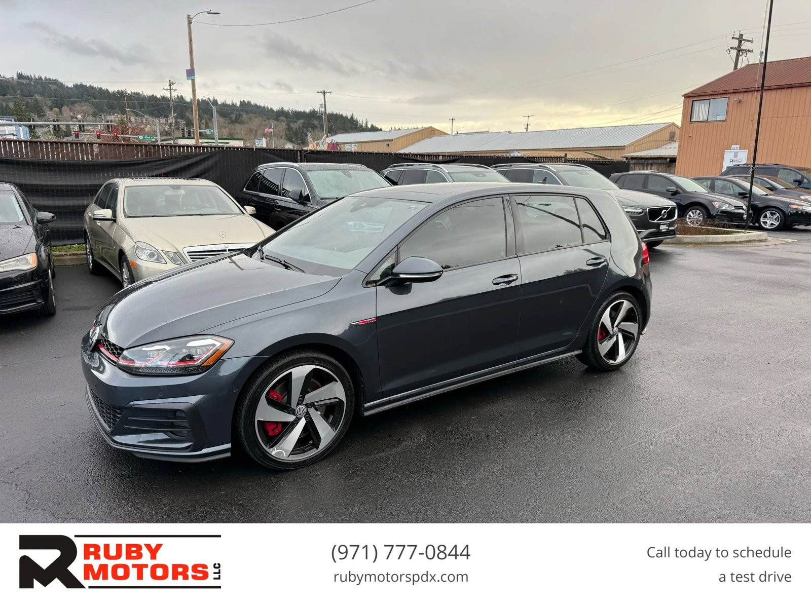 Used 2019 Volkswagen Golf 4-Door image 1