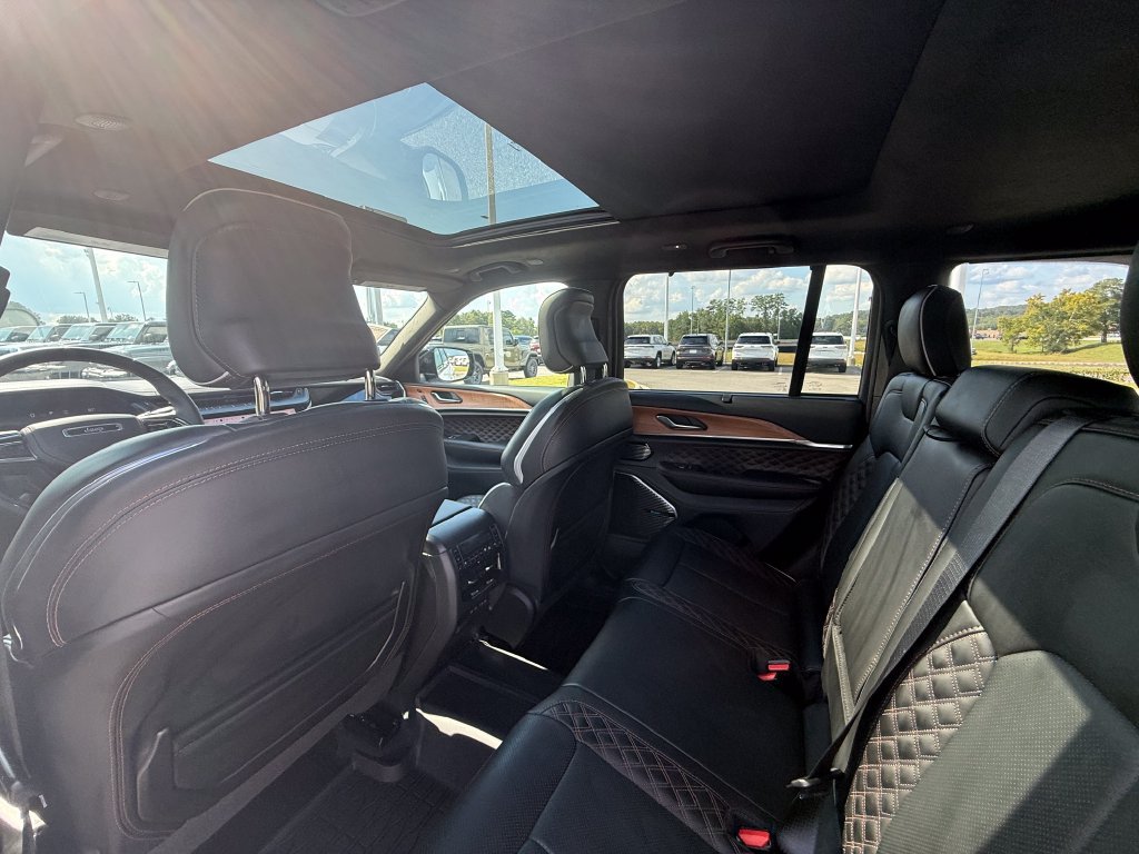 New 2027 Jeep Grand Cherokee Summit AWD/4WD image 23