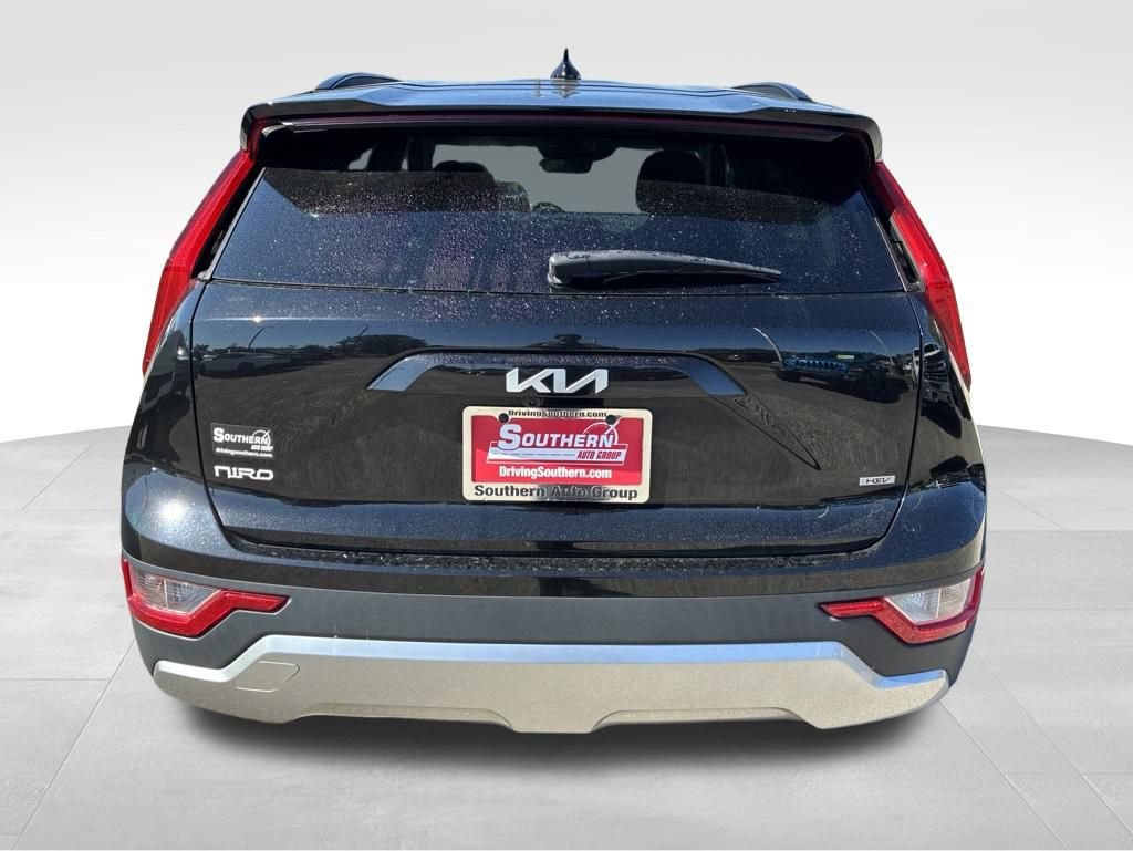 Used 2023 Kia Niro LX FWD image 4