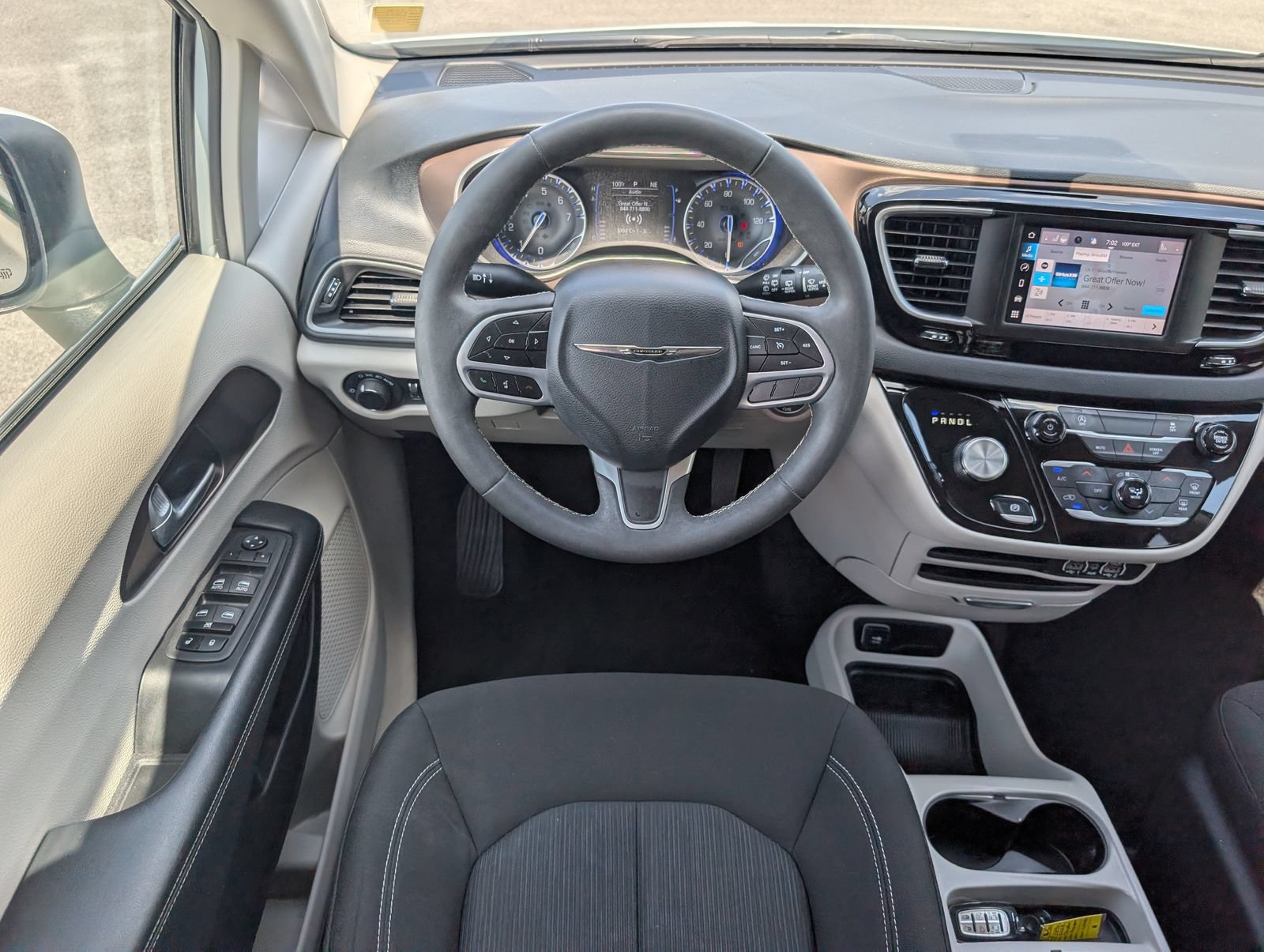 Used 2023 Chrysler Voyager LX FWD image 18