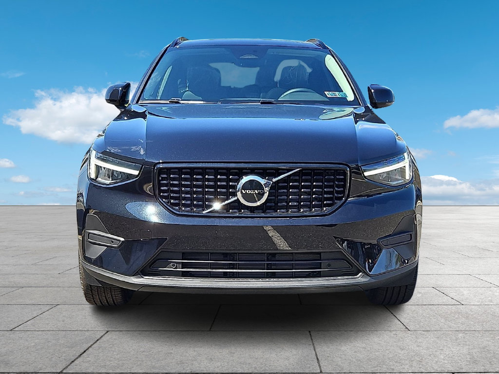 New 2026 Volvo XC40 B5 Core w/ Climate Package AWD/4WD image 3