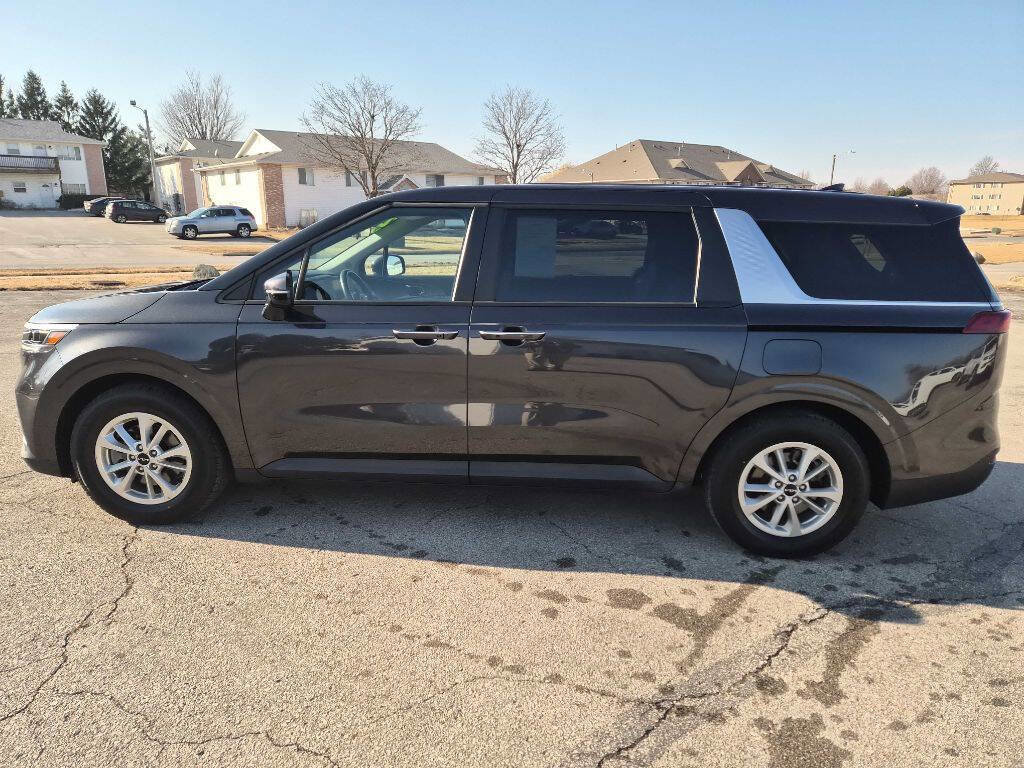 Used 2024 Kia Carnival LX image 17
