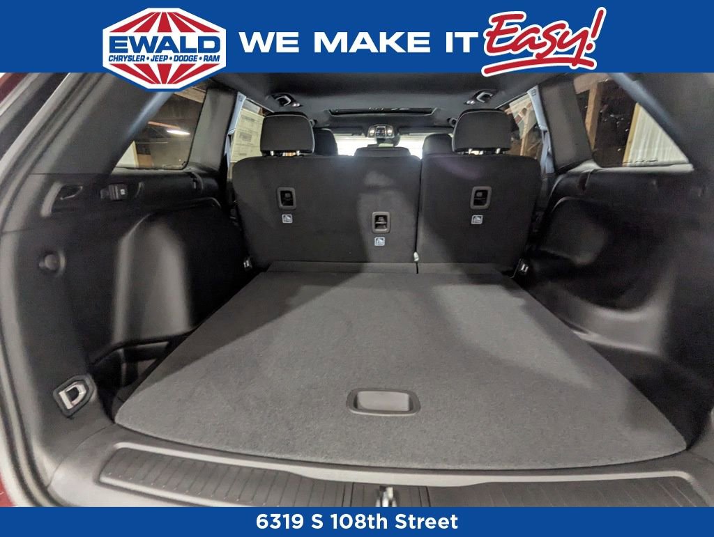 New 2025 Jeep Grand Cherokee Laredo X w/ Trailer Tow Package image 21