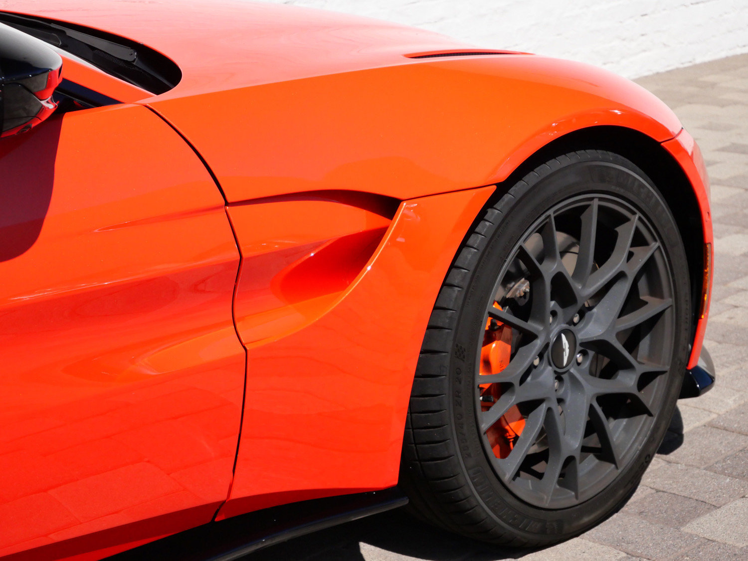 Used 2022 Aston Martin V8 Vantage Coupe RWD image 9
