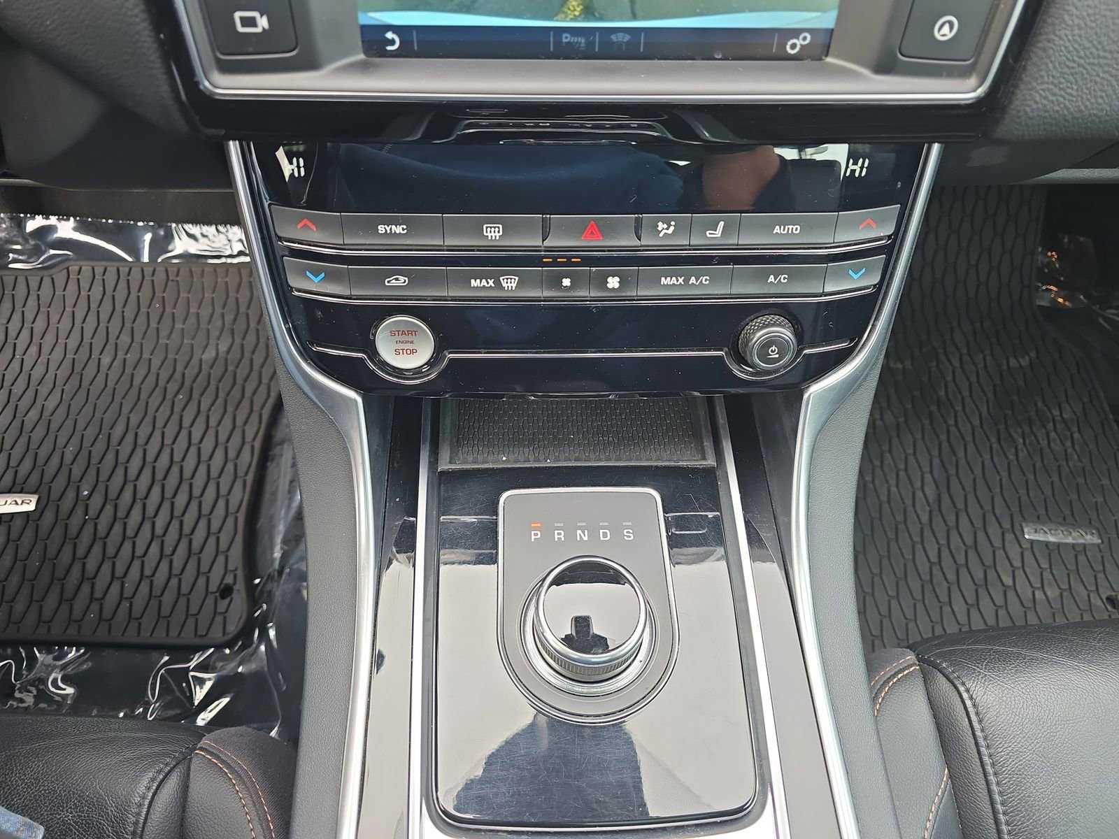 Used 2018 Jaguar XE Prestige image 28