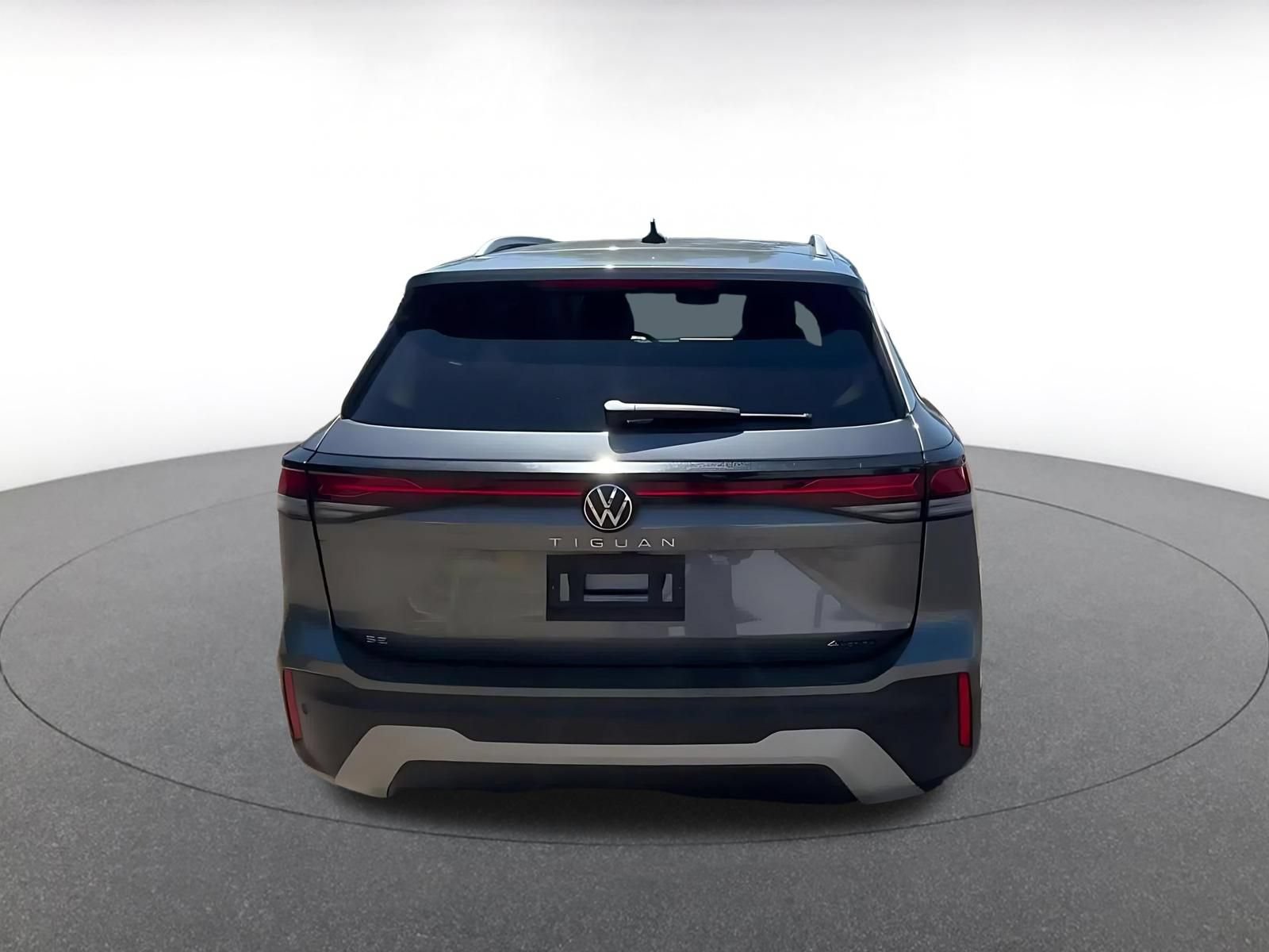 Used 2026 Volkswagen Tiguan SE AWD/4WD image 12