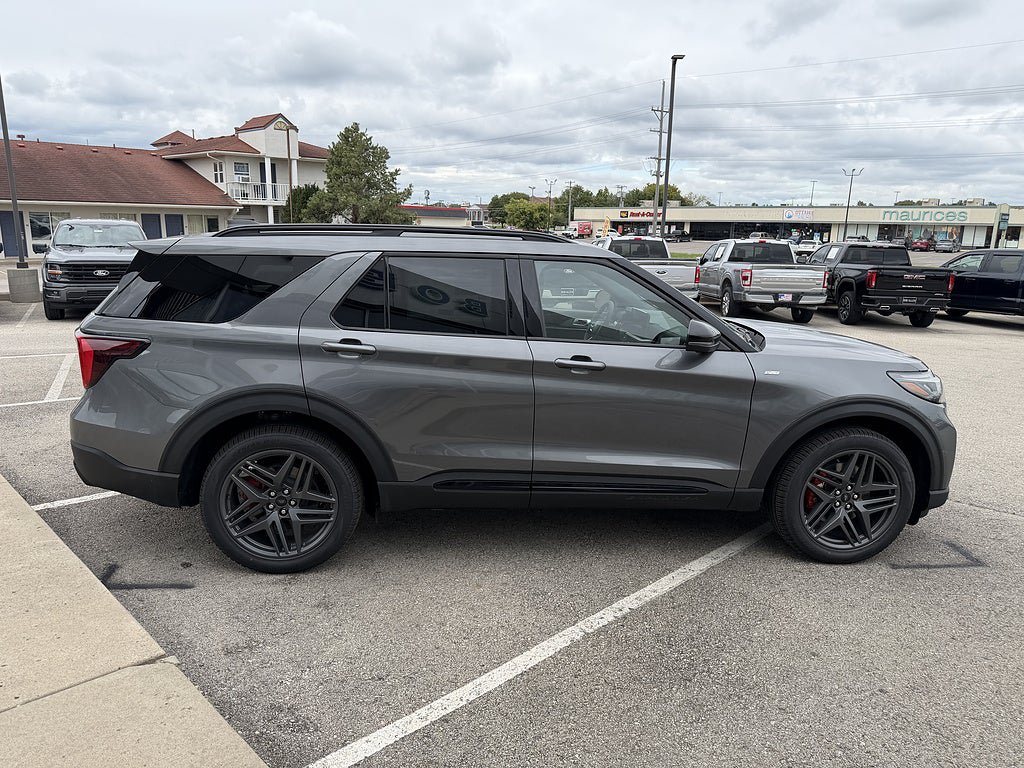 New 2027 Ford Explorer ST-Line w/ Premium Package AWD/4WD image 6