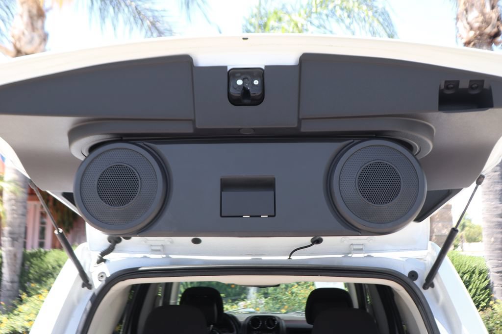 Used 2016 Jeep Patriot Latitude w/ Sun/Sound Group FWD image 9