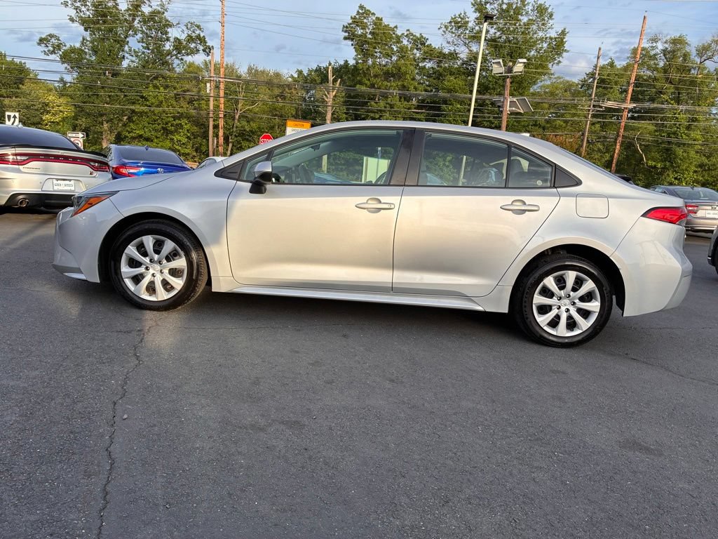 Used 2024 Toyota Corolla LE FWD image 4
