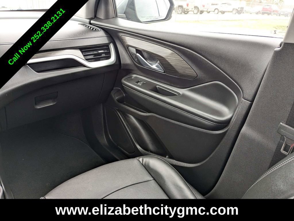 Used 2024 GMC Terrain SLT image 19