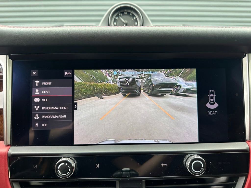 Certified 2023 Porsche Macan S AWD/4WD image 32