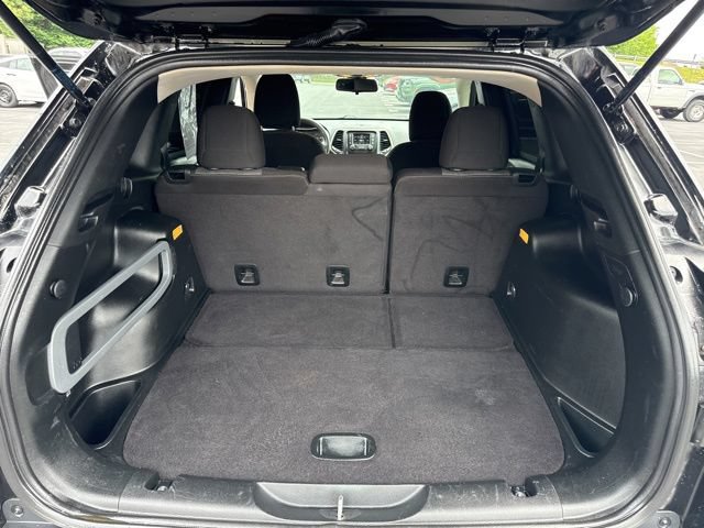 Used 2017 Jeep Cherokee Sport FWD image 15