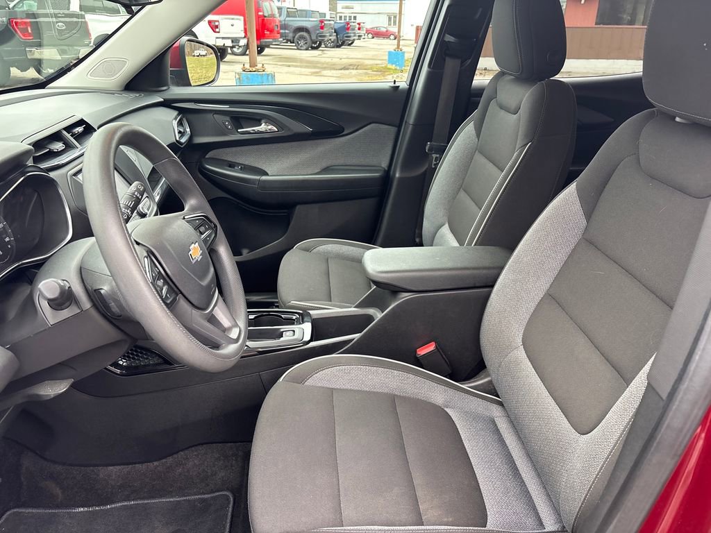 Used 2023 Chevrolet TrailBlazer LT FWD image 23