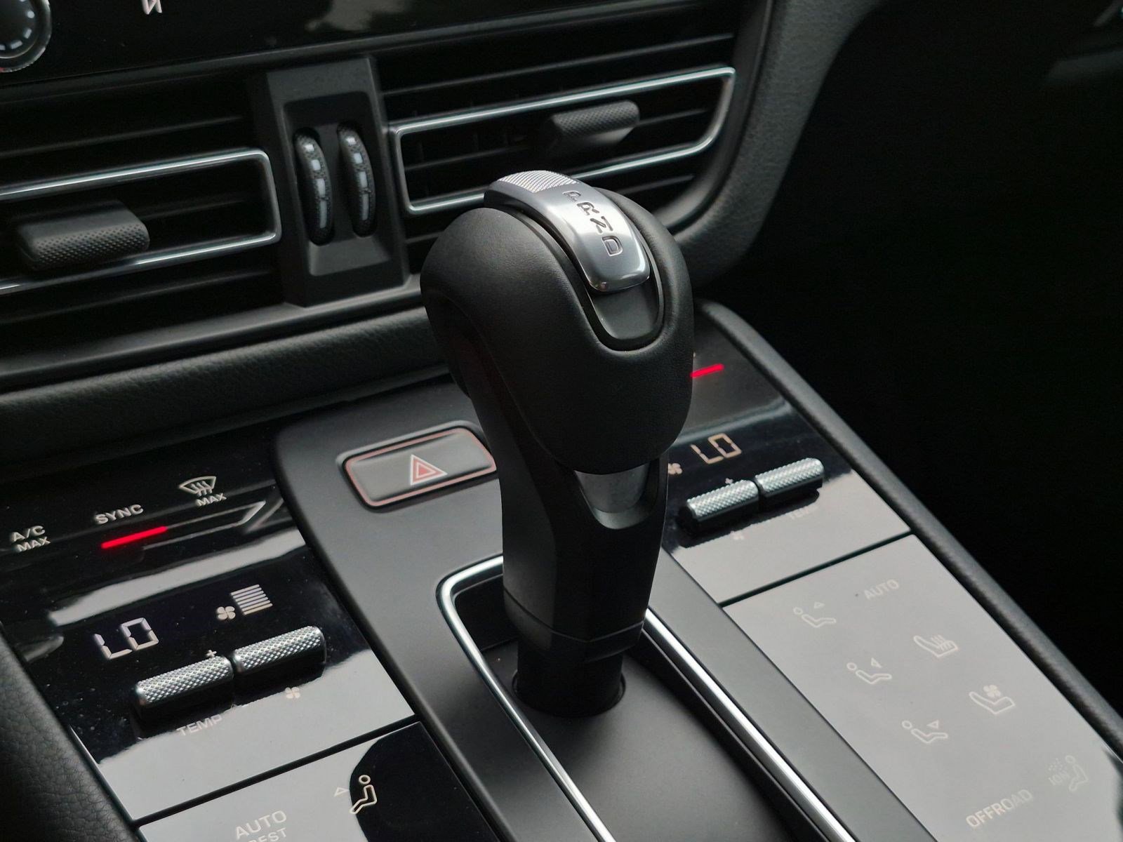 Certified 2026 Porsche Macan AWD/4WD image 20