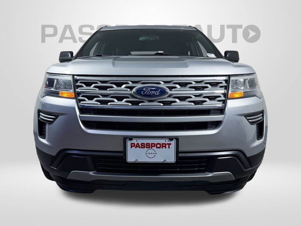 Used 2019 Ford Explorer XLT image 3