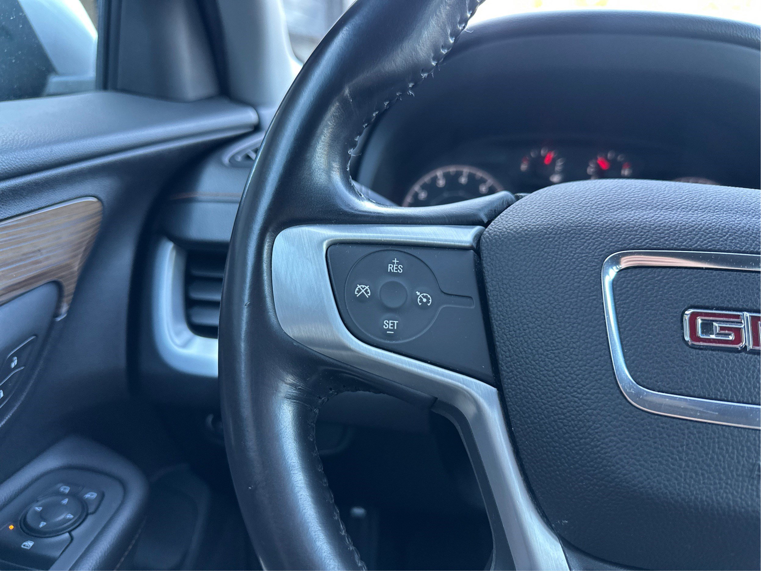 Used 2018 GMC Terrain SLE AWD/4WD image 32