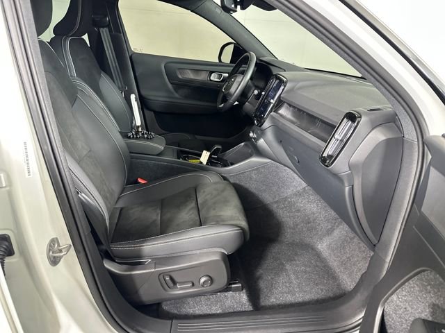 Used 2023 Volvo XC40 Recharge Plus w/ Protection Package Premier image 27