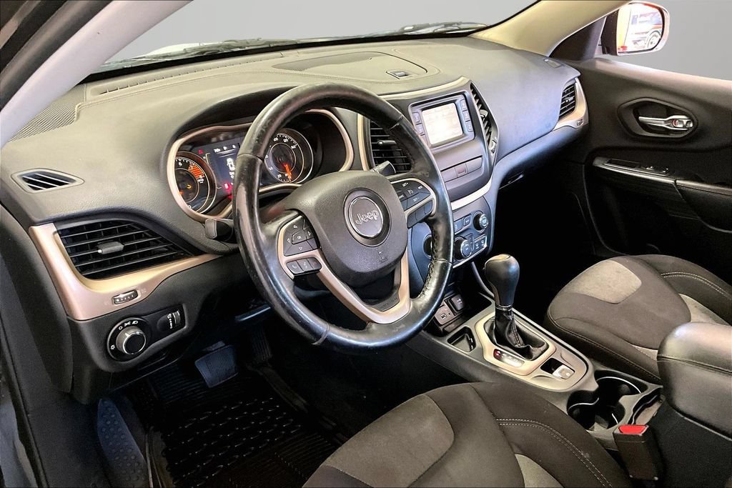 Used 2016 Jeep Cherokee Sport w/ Cold Weather Group FWD image 17