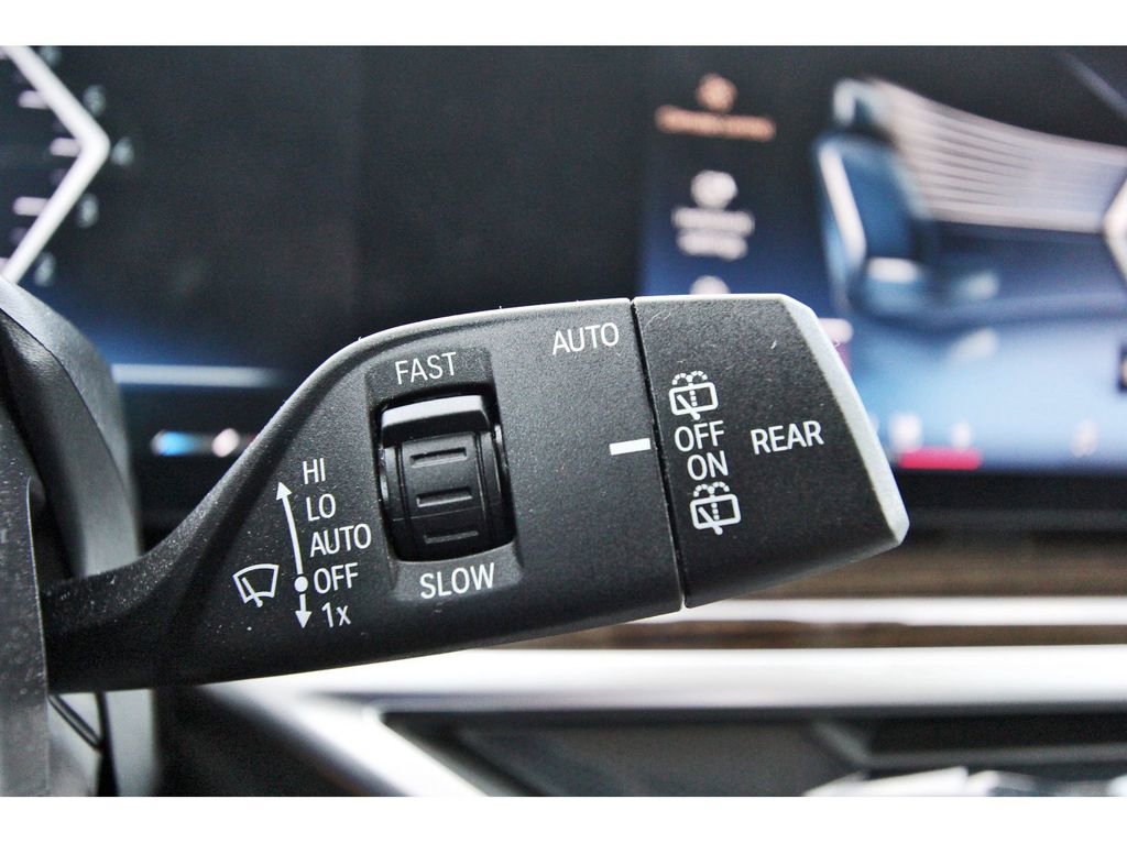 Used 2025 BMW X7 xDrive40i image 16