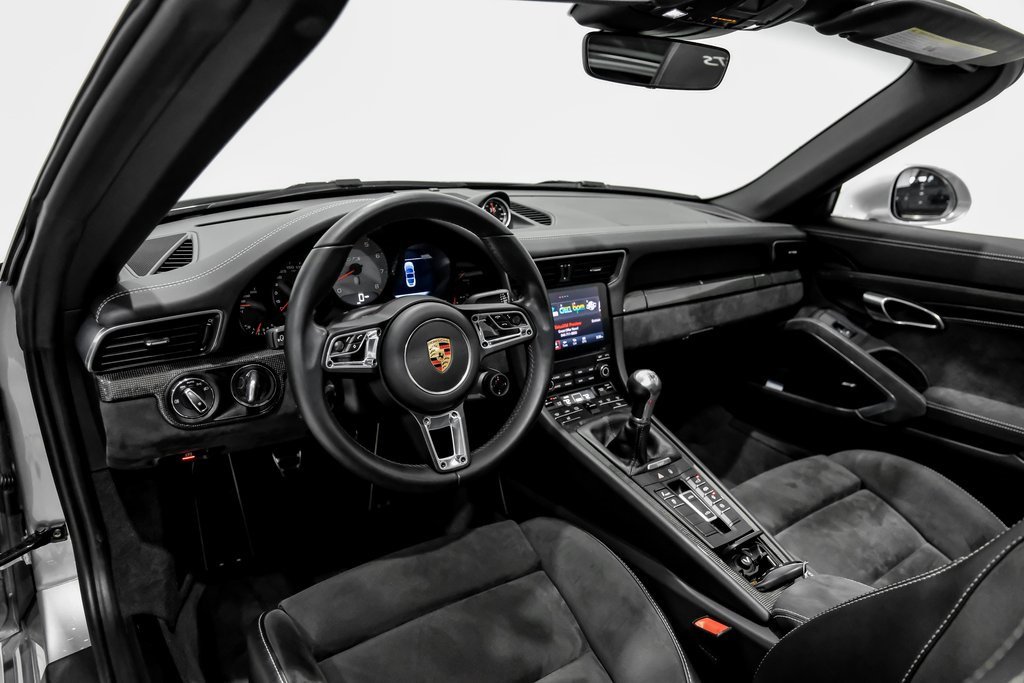 Used 2017 Porsche 911 Targa 4 GTS image 10