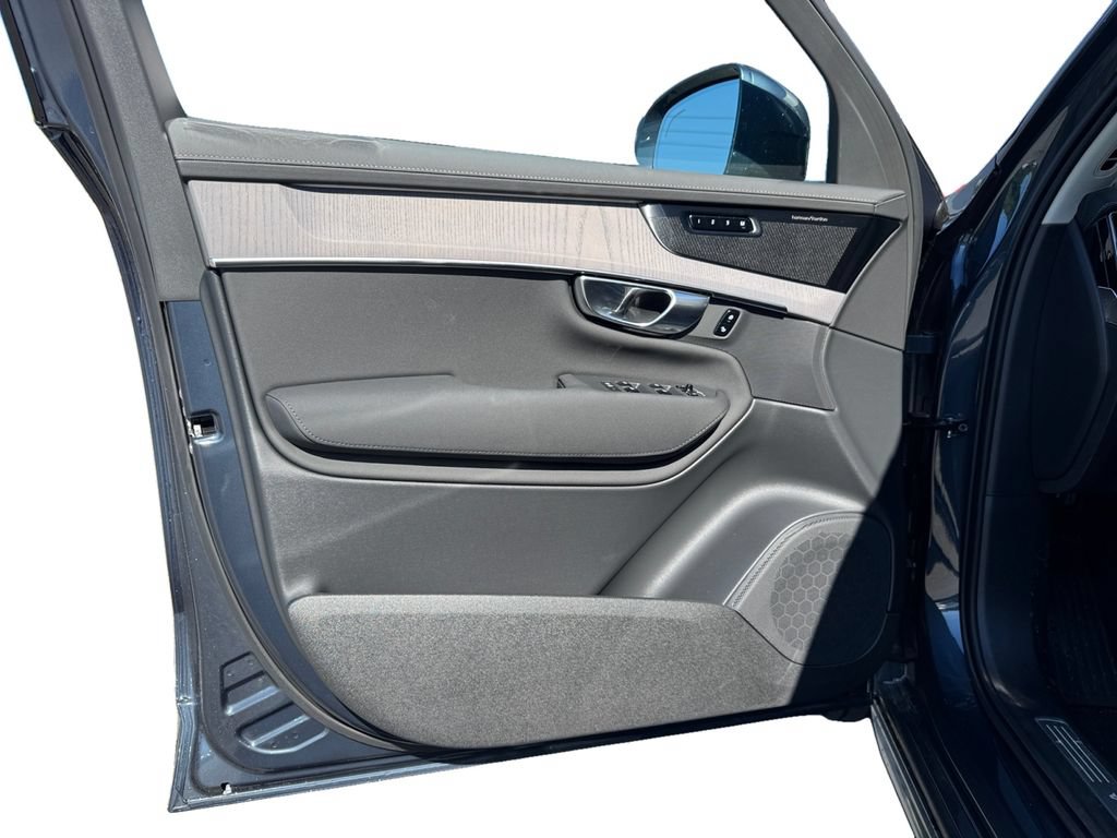 New 2026 Volvo XC90 T8 Ultra w/ Protection Package Premier AWD/4WD image 9