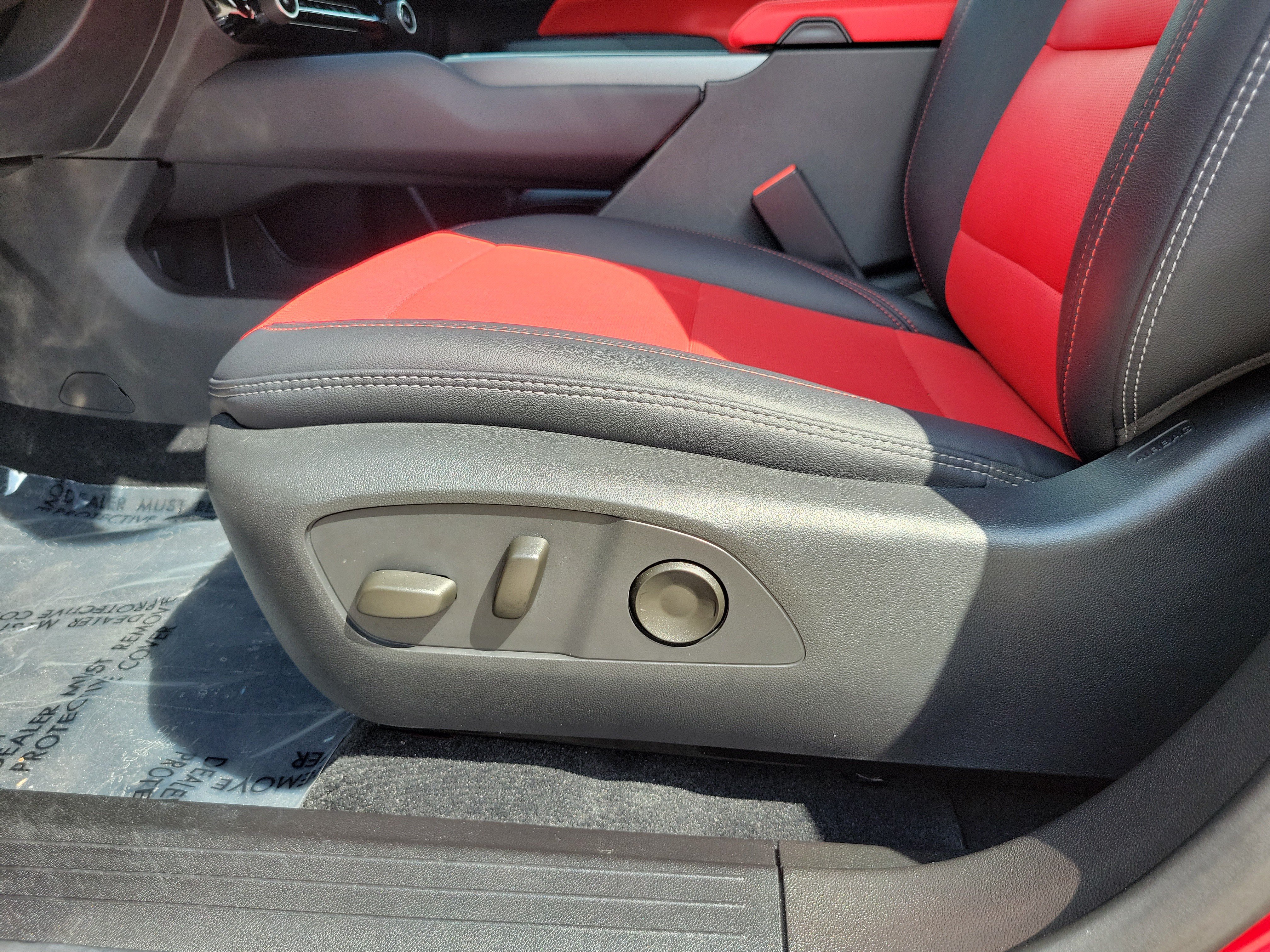 Used 2025 Chevrolet Equinox EV RS FWD image 13