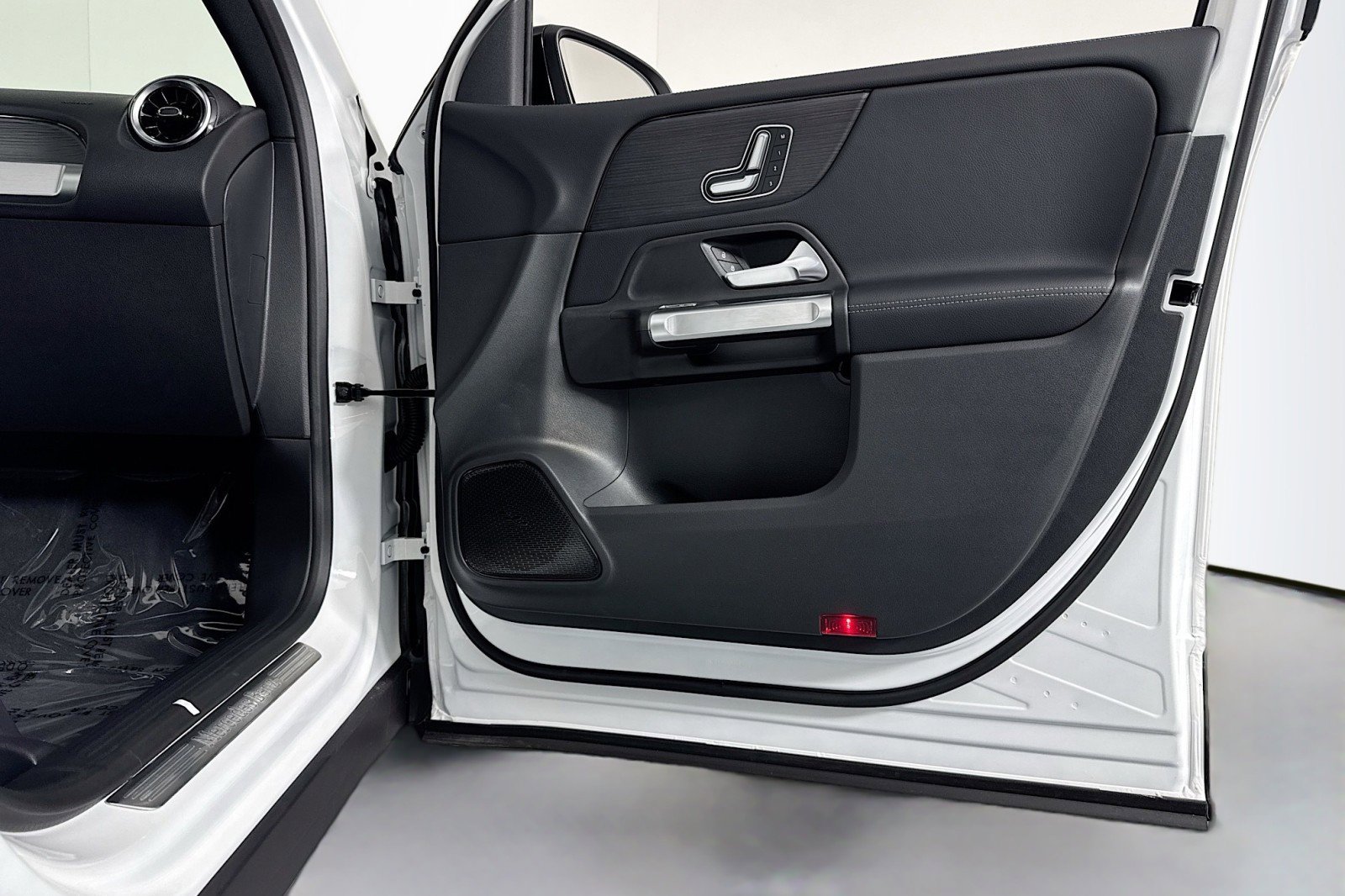 New 2026 Mercedes-Benz GLB 250 image 23