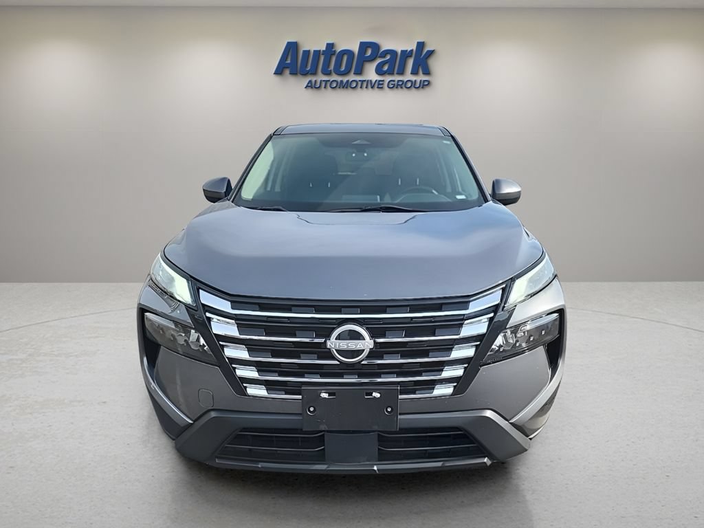 Used 2024 Nissan Rogue SV AWD/4WD image 2