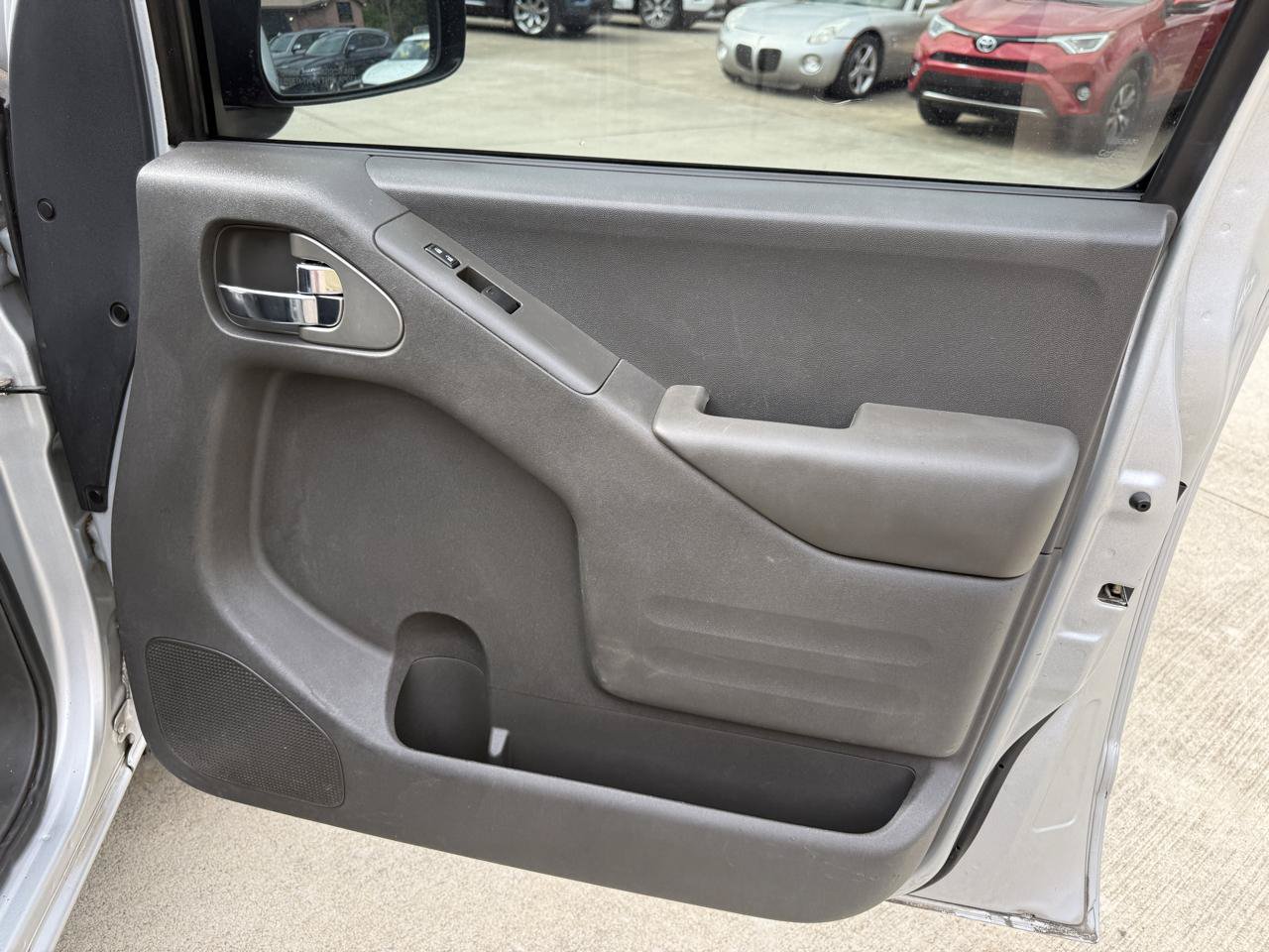 Used 2017 Nissan Frontier SV RWD image 21