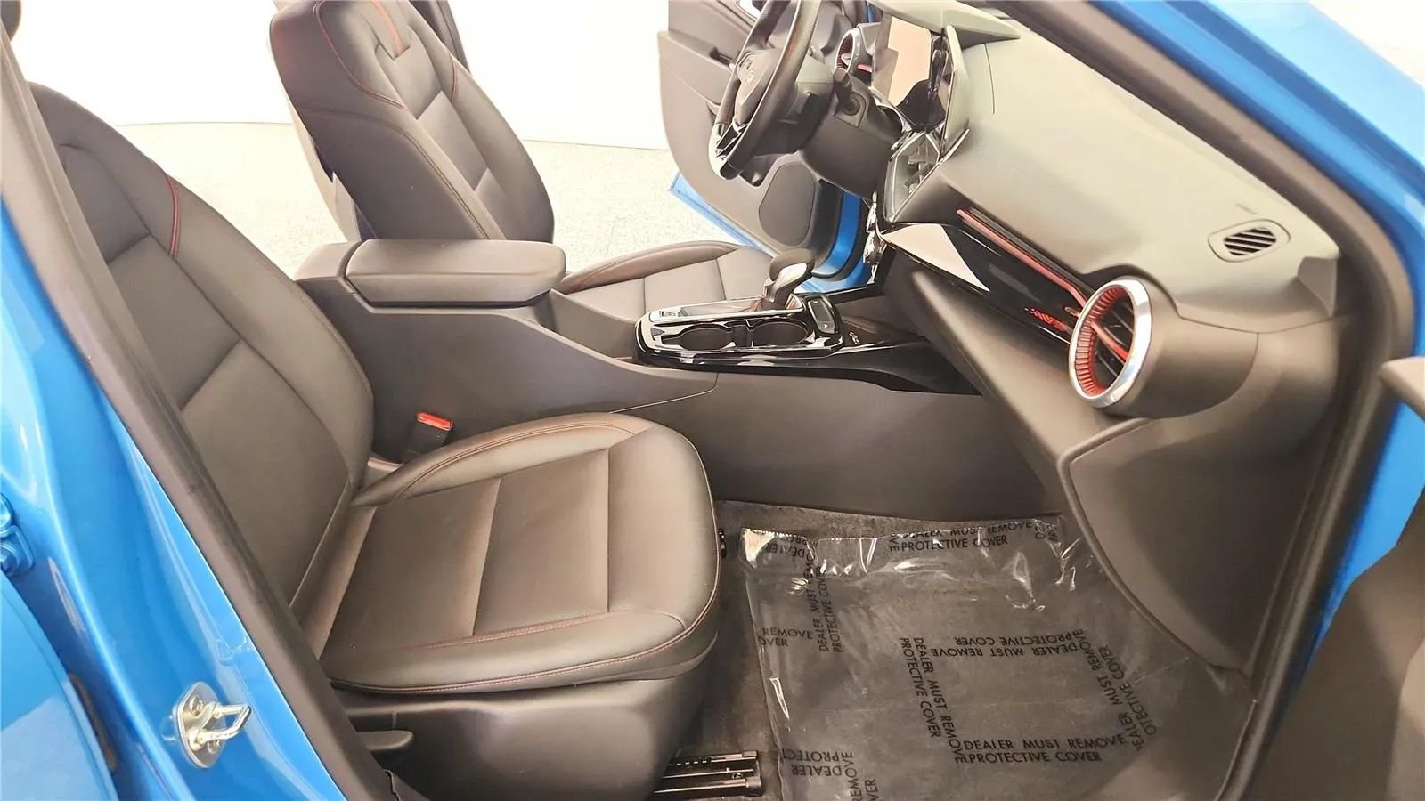 Used 2025 Chevrolet Trax RS w/ Sunroof Package FWD image 37