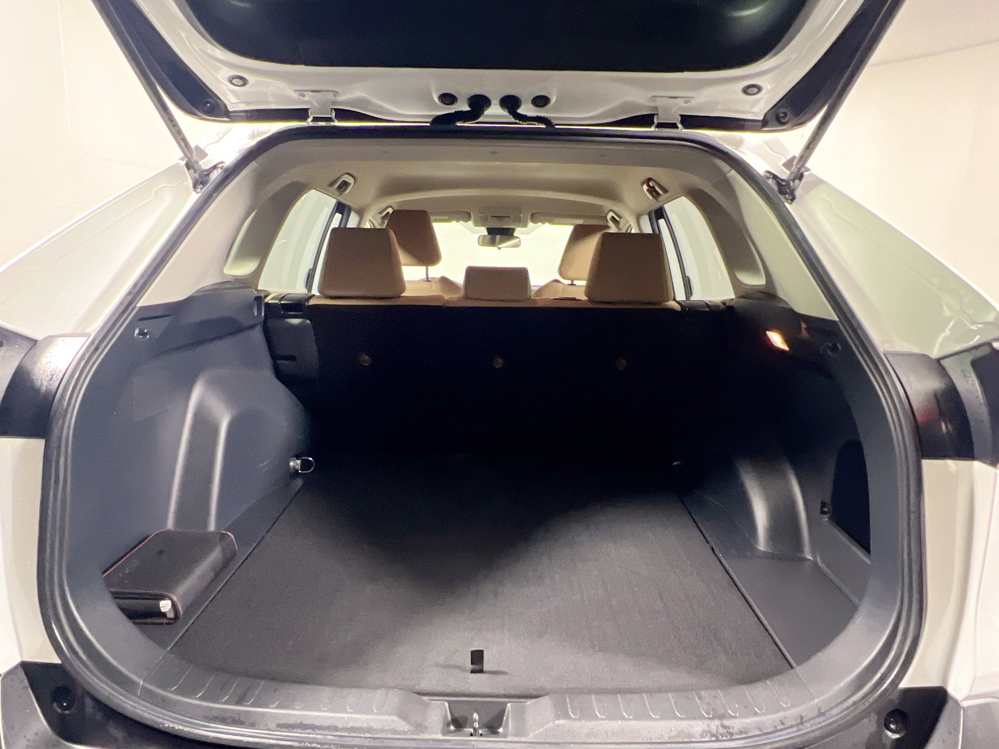 Used 2019 Toyota RAV4 LE image 33