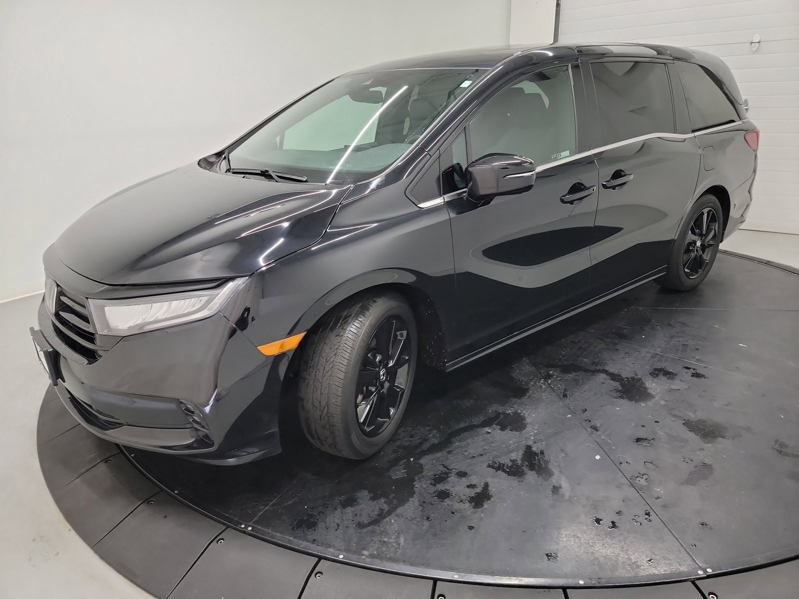 Certified 2023 Honda Odyssey Sport image 3