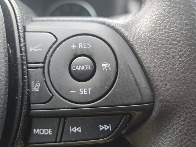 Used 2021 Toyota RAV4 LE image 17