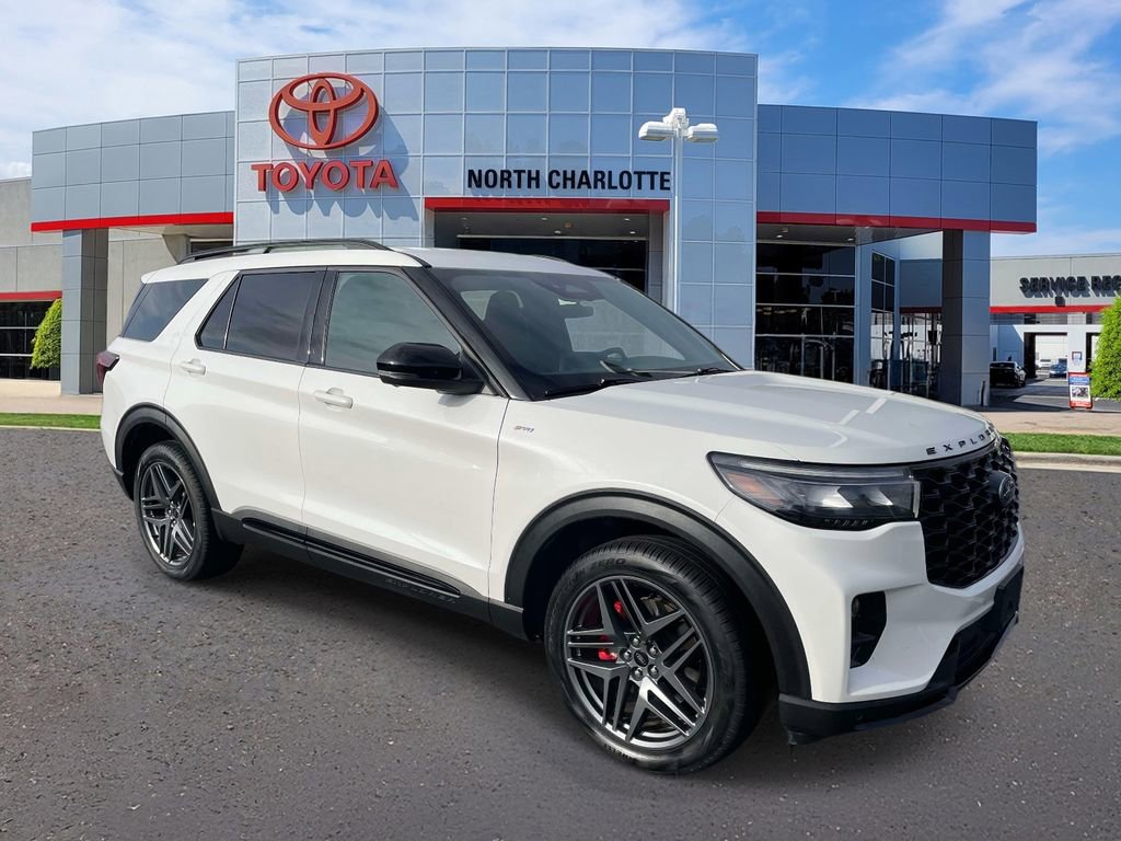 Used 2025 Ford Explorer ST-Line w/ ST-Line Street Pack image 1