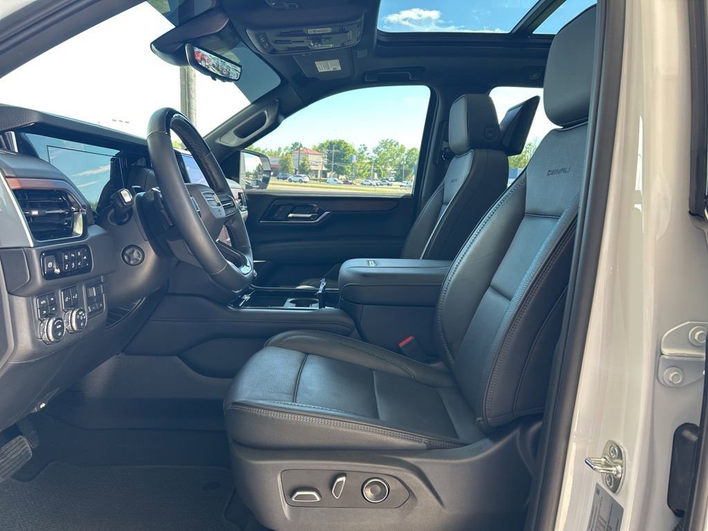Used 2025 GMC Yukon Denali w/ Denali Reserve Package image 8