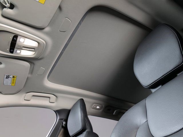 Used 2025 Volvo V60 B5 Cross Country Plus image 21