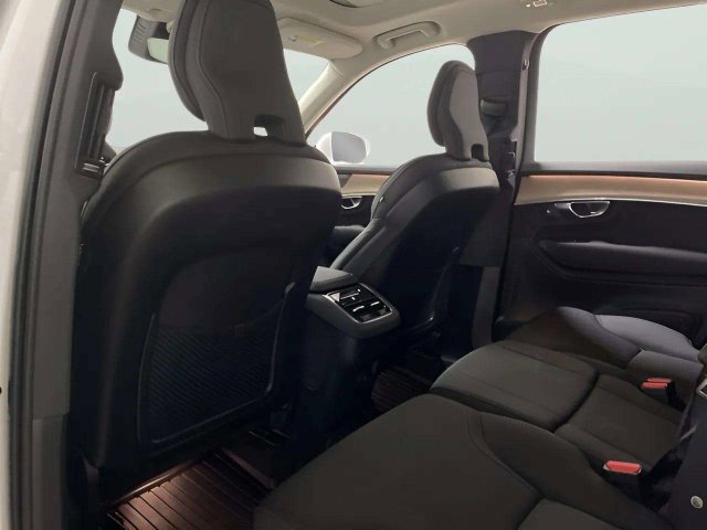 Used 2025 Volvo XC90 B6 Plus w/ Protection Package Premier AWD/4WD image 18