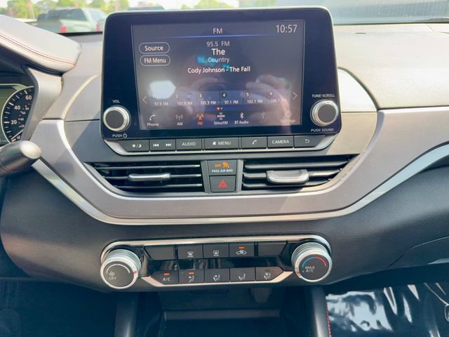Used 2024 Nissan Altima 2.5 SR FWD image 19