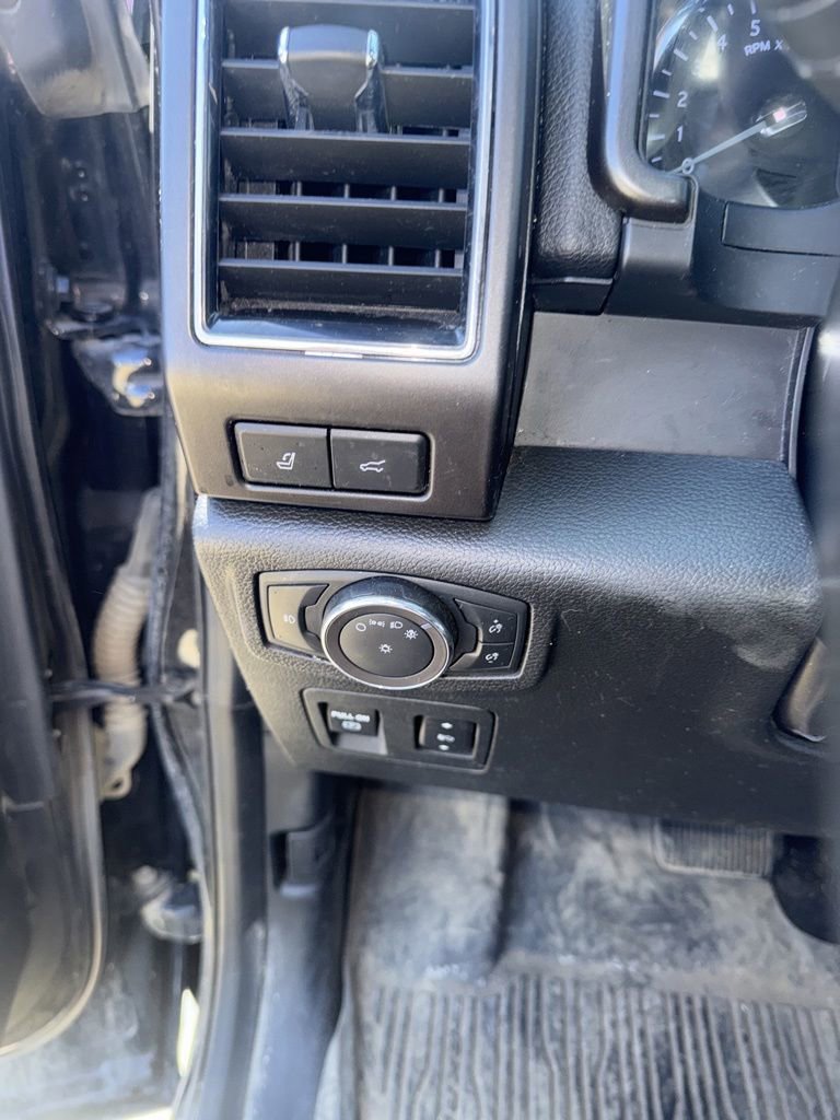 Used 2019 Ford Expedition Max Limited w/ Equipment Group 302A AWD/4WD image 9