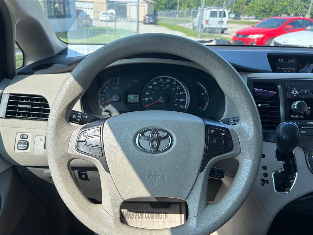 Used 2012 Toyota Sienna LE w/ Towing Pkg AWD/4WD image 12