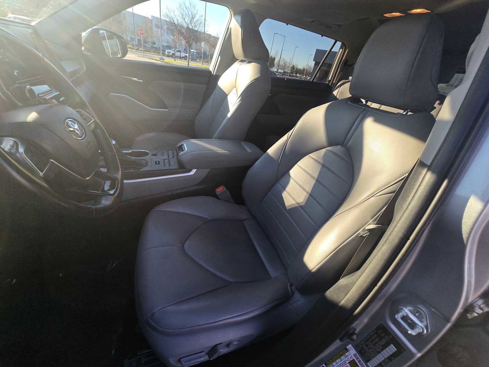 Used 2021 Toyota Highlander XLE image 23