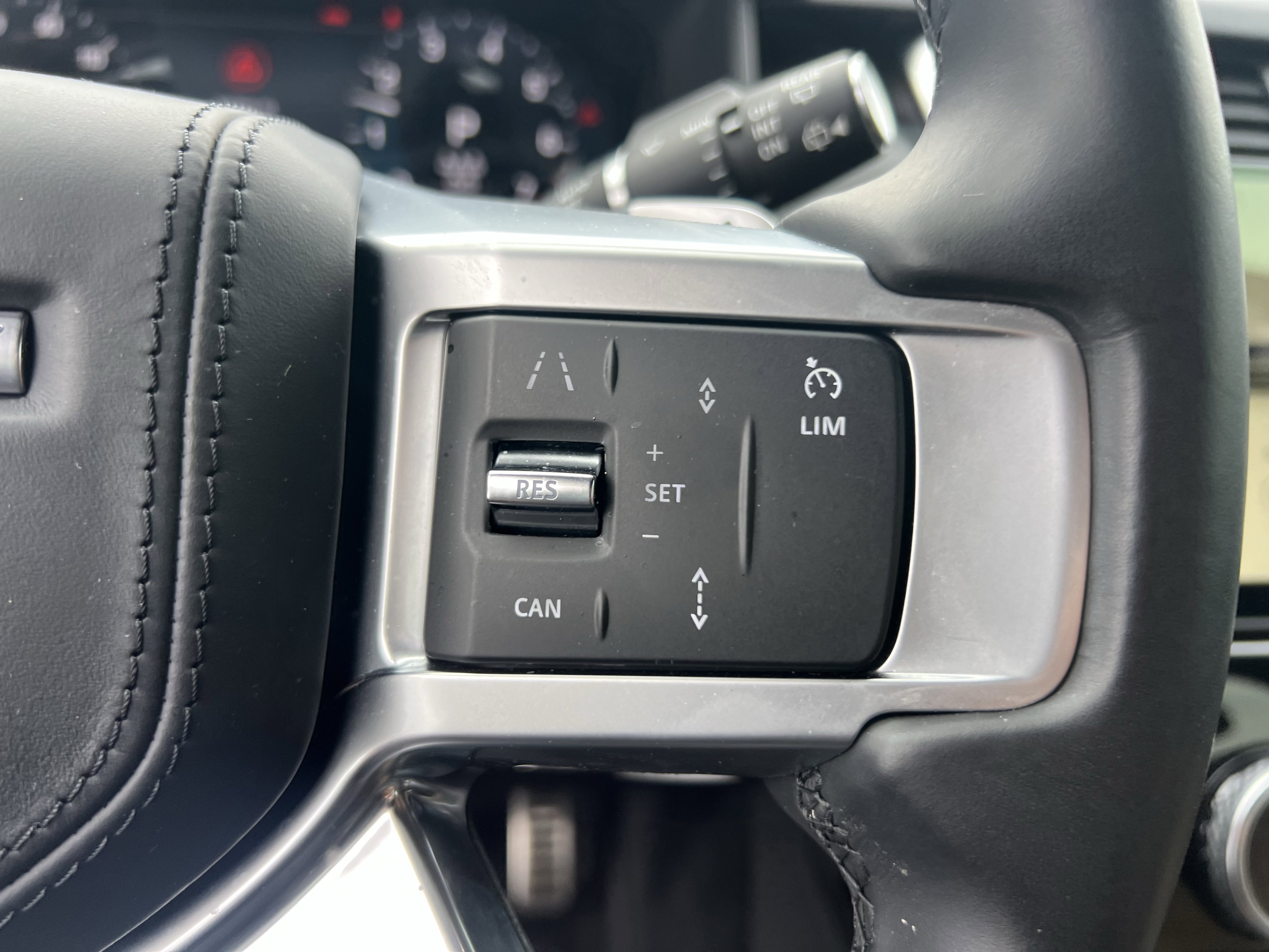 Certified 2023 Land Rover Discovery HSE R-Dynamic AWD/4WD image 24
